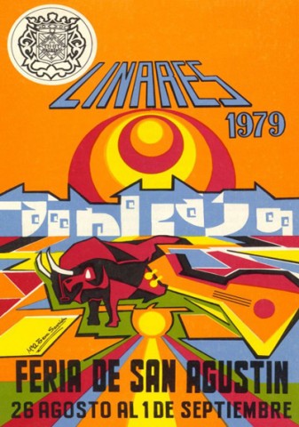 La joven de dieciocho a�os Mar�a Antonia Tevas Sarri�n, estudiante de COU en un instituto de Linares, ser� la ganadora del Concurso de Carteles de Feria de Linares de 1979. Un a�o antes hab�a sido galardonada con el segundo premio del mismo concurso y hab�a manifestado sus ansias por estudiar Bellas Artes. En ambas obras denota cierto gusto por lo figurativo y lo abstracto; los colores anaranjados y rojos junto con los verdes y azules decoran todos sus proyectos. Como elementos representativos utiliza, en primer lugar, un sol implacable que se levanta tras una arquitectura, que no se identifica claramente con Linares, aunque entendemos que el toro y la guitarra nos devuelven a la representaci�n de una feria como la de Linares.