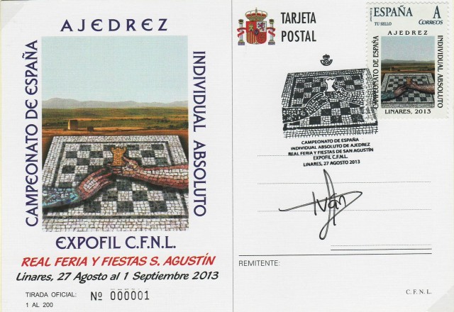 En este a�o 2013 se realiza por primera vez en nuestra ciudad el LXXVIII Campeonato de Espa�a Individual Absoluto de Ajedrez. Del 29 al 6 de septiembre de 2013 en las instalaciones del P�sito se desarroll� dicho torneo que nos recuerda la relaci�n de nuestra ciudad con el ajedrez. El C�rculo Filat�lico y Numism�tico de Linares ensalz� dicho campeonato realizando un sello personalizado y un matasellos que como viene siendo tradicional se utiliza durante la exposici�n que se realiza en la Real Feria y Fiesta de Linares. Imagen tarjeta postal conmemorativa.